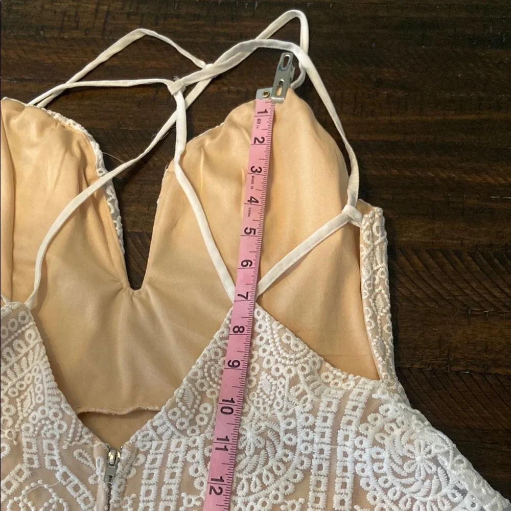 Sale! Intricate Lace Dress, size L - Picture 10 of 14